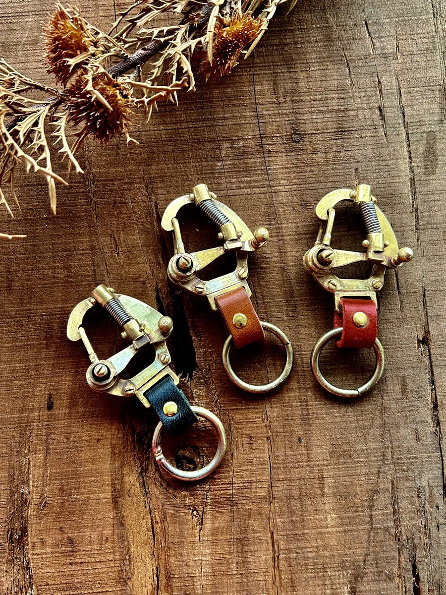 デザフェス、いよいよ本日最終日！
初日は沢山の方にお寄り頂き、ありがとうございました！
本日は売り子の愛ちゃん<a href="/bambypunch/">あいにょ デザフェス 15日 candynoir🎩 16日 GALUCKTONE⚙️ 売り子</a> と共にお待ちしております！

人気のカラビナ、残り3つ！

・両日出店
・GALUCKTONE ガラクトーン
・K-142・143(西館4階 暗いエリア)

#デザフェス62
<a href="/designfesta/">デザインフェスタ公式</a>