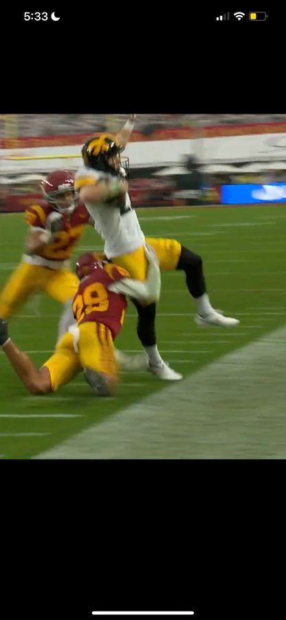 randomwagerin's tweet photo. @BarstoolBigCat There is green, it was a catch 😭😭😭 https://t.co/HqrsMV7zWE