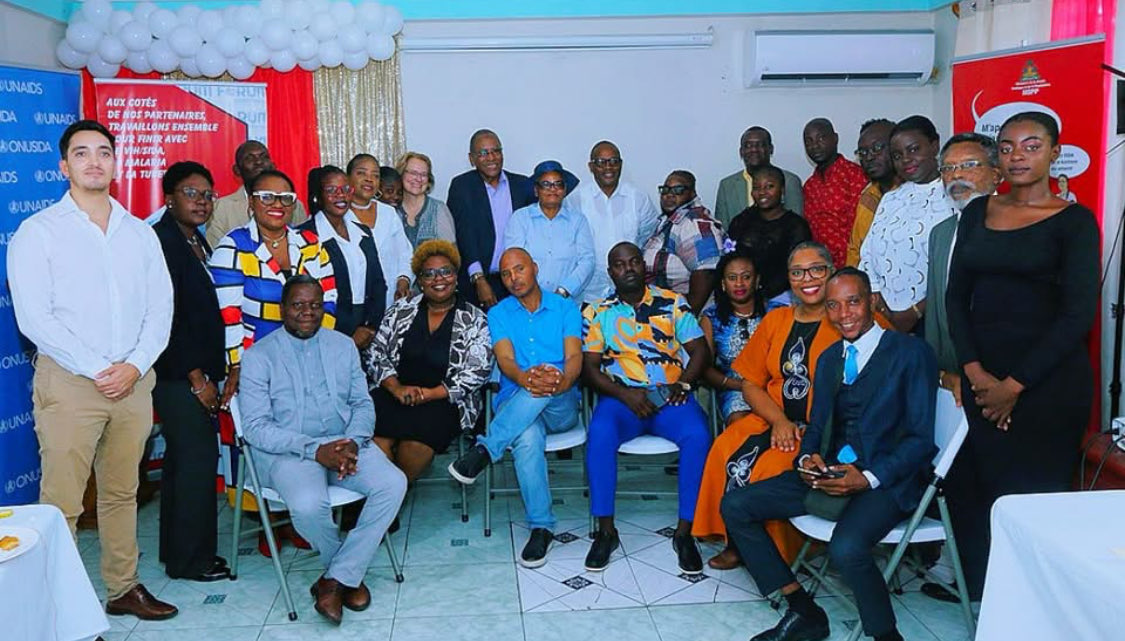 OnusidaHaiti's tweet photo. S.E. l'Ambassadrice de l'@EUDelegationHt Hélène Roos avec le Directeur Pays @moualachristia1 ,le President du Forum de la société civile Dr FritzMoise ont rencontré une douzaine de leaders communautaires. Dialogue convivial et stratégique sur les priorités VIH/VBG et inclusion🇭🇹 https://t.co/YuU36eRm2k