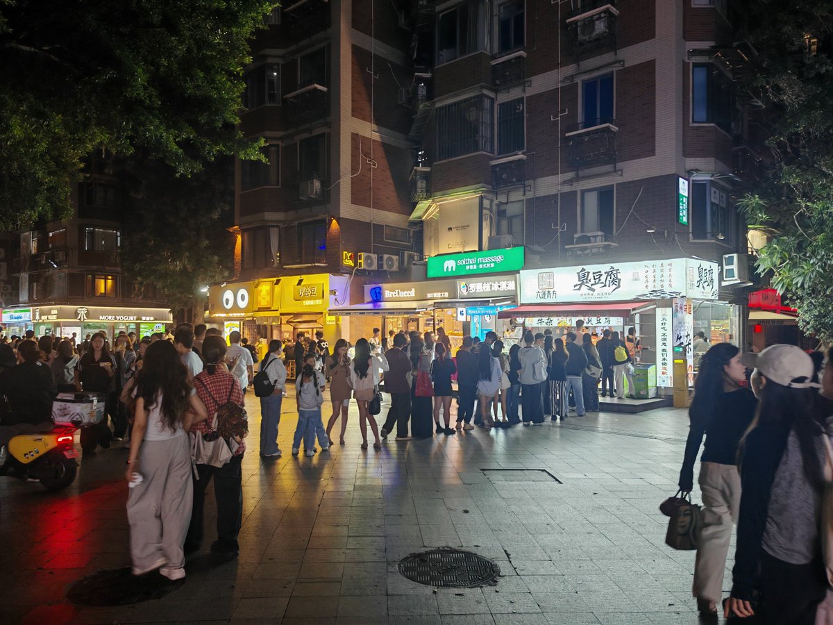 wslijp's tweet photo. 每个地方美食街有个特色一定是臭豆腐 https://t.co/XYDlp3RoI6