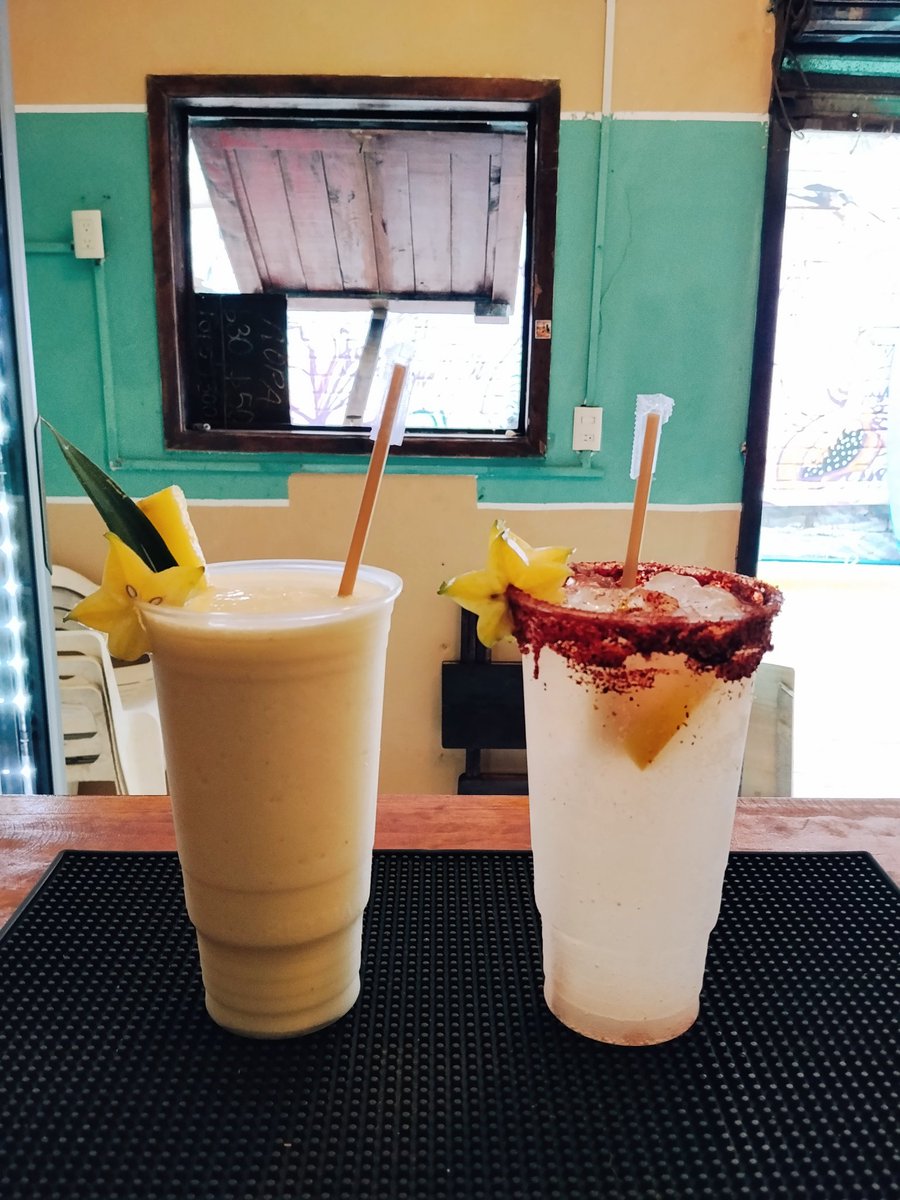 edsoncruzt's tweet image. Los litros en el localito al mar son perfectos para el calor de zipolite.
#zipolite #playa #costa #nudebeach #smokeweed  #litros #Oaxaca #adoquin #rocablanca