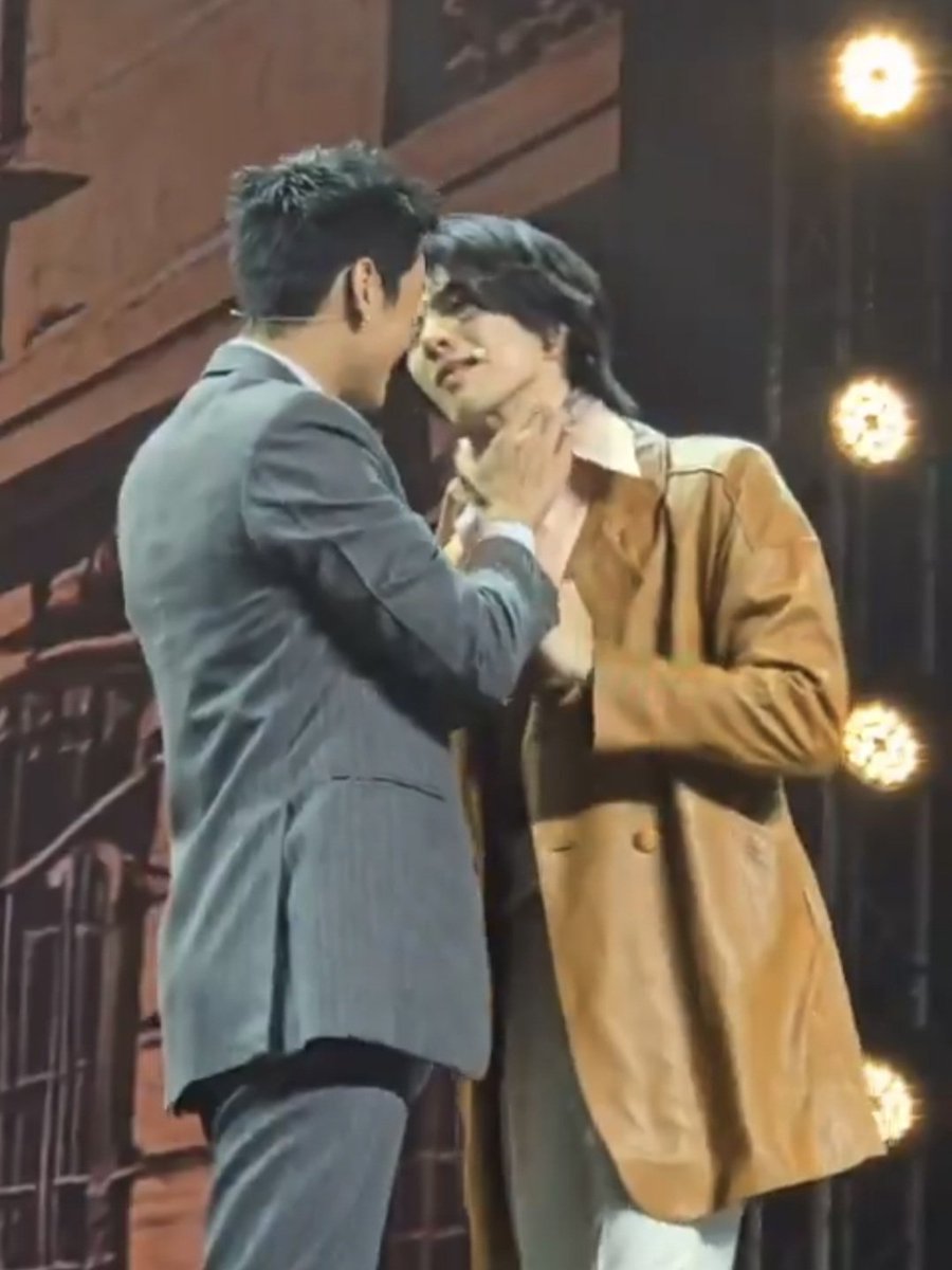 Anyways Tanwa has never stopped being EASY for Trin coz his feelings were genuine thats why a simple apology had him FLYING in for a KISS that shook the INTERNET, got all platforms claiming the ship back. Ahhh Phakphum the ACTOR u are and as ur FAN im PROUD of u.
#MilePhakphum