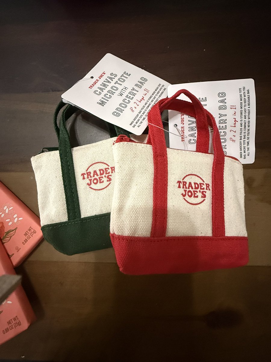 poipoipoipi2da's tweet image. ぉ。これはお土産に最高では？
ミニバッグは、1人6個限定で速攻売り切れだった🫣
#traderjoe