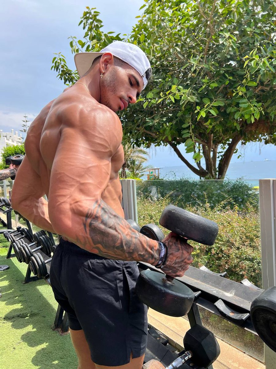 BrunnoJeans's tweet image. say 'gm papi' then check ur msgs