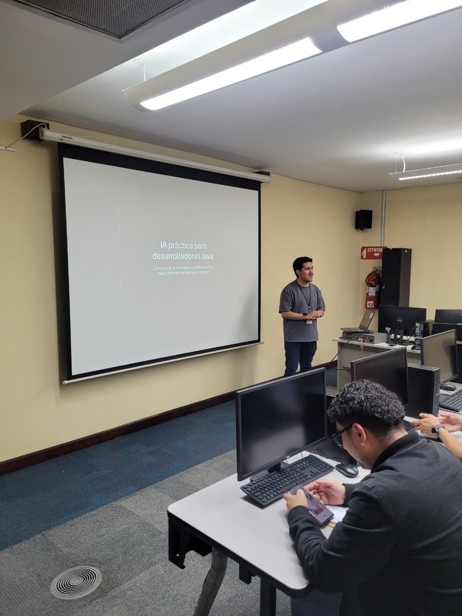 guatejug's tweet image. Cómo usar la inteligencia artificial en tus desarrollos sin ser Prompt Engineer, con Josué Fuentes

#ArtificialIntelligence #AI #Java #JConf #JConfGt2025
