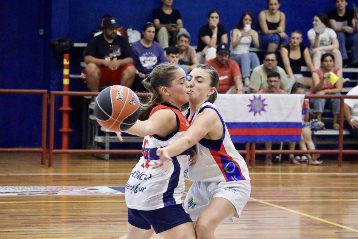 OblOficial's tweet image. 🏆📸 𝐓𝐎𝐑𝐍𝐄𝐎 𝐎𝐁𝐋 𝐃𝐄 𝐒𝐄𝐋𝐄𝐂𝐂𝐈𝐎𝐍𝐄𝐒  ‐ Cat. Formativas U17 femenina  

Finalizó el Torneo de Selecciones para la U17 femenina con la coronación de @LRBSoriano que se quedó con el título de manera invicta 🏆