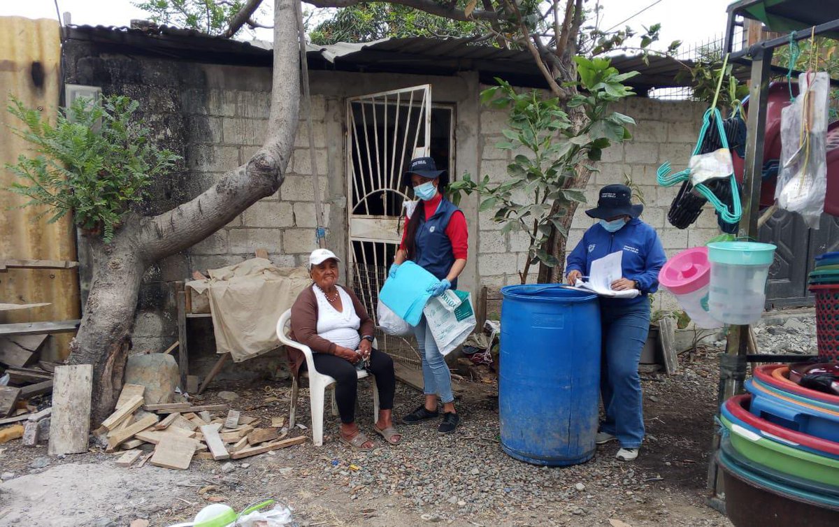Salud_CZ8's tweet image. #Durán | Las brigadas de #ControlVectorial acuden a la Cooperativa #28deAgosto con abatización, entrega de mosquiteros y asesorías sobre  prevención de enfermedades transmitidas por vectores. 🦟 
#ElNuevoEcuador