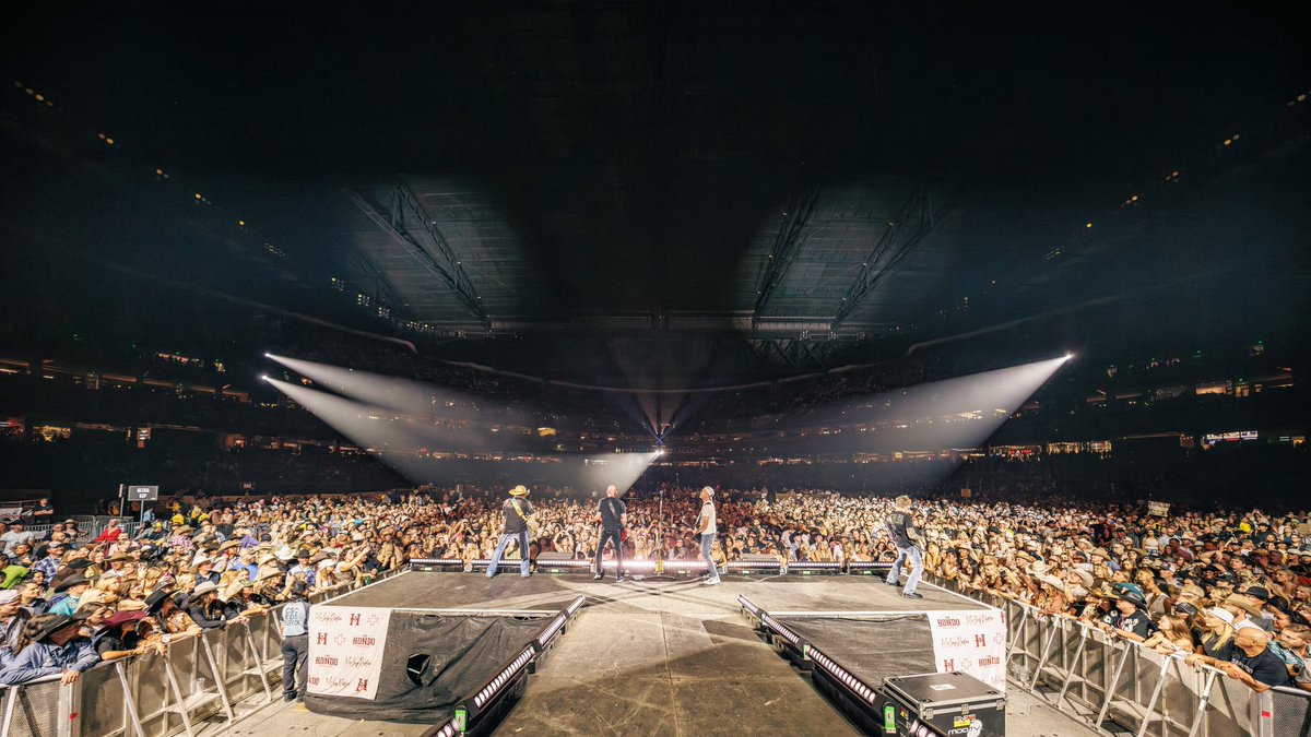 Finishing out the year strong in Phoenix, AZ <a href="/TheHondoRodeo/">The Hondo</a> and Laughlin, NV! See y’all on NYE, live in Nashville or on CBS.

📸: Jeff Johnson