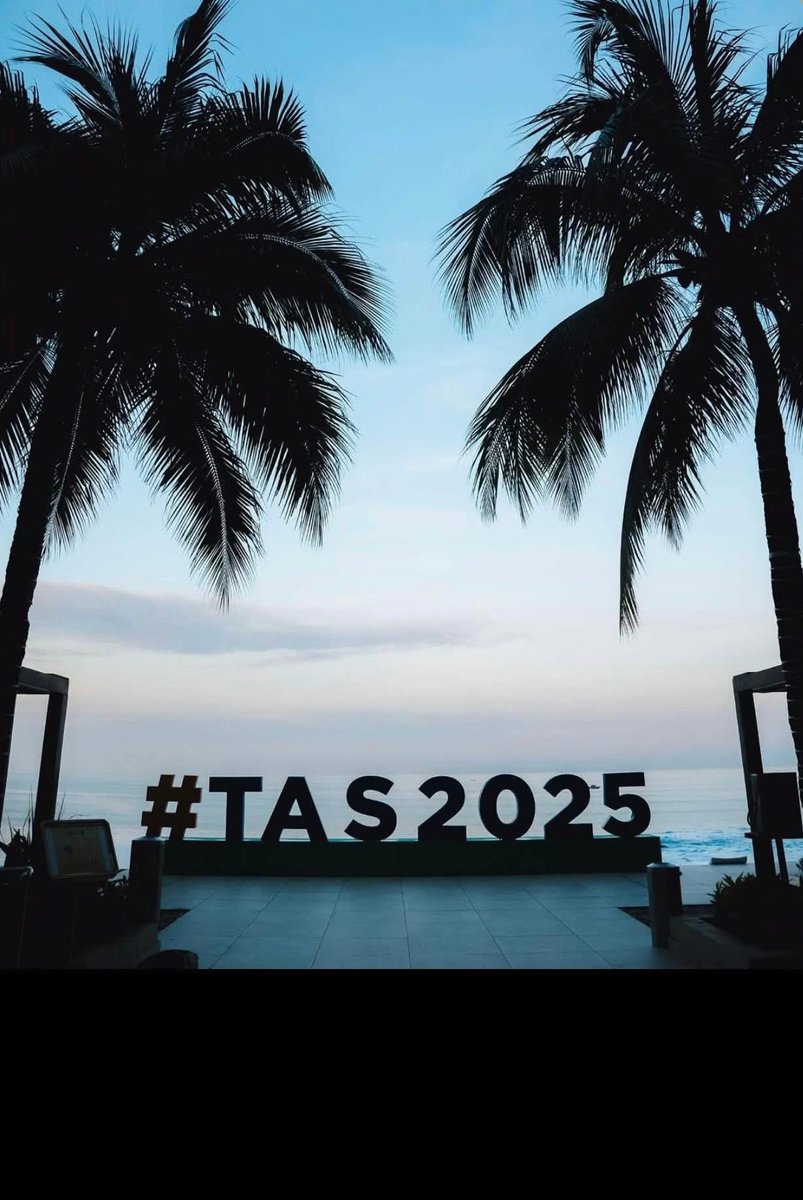TAS2025 | La Guinée devient le 1er pays d’Afrique de l’Ouest à coorganiser le Transform Africa Summit… en seulement 2 mois de préparation. Une fierté nationale.
6 956 participants, 79 pays, 590 startups, 1 552 officiels, 8 MoU signés .
Conakry a brillé. 🇬🇳