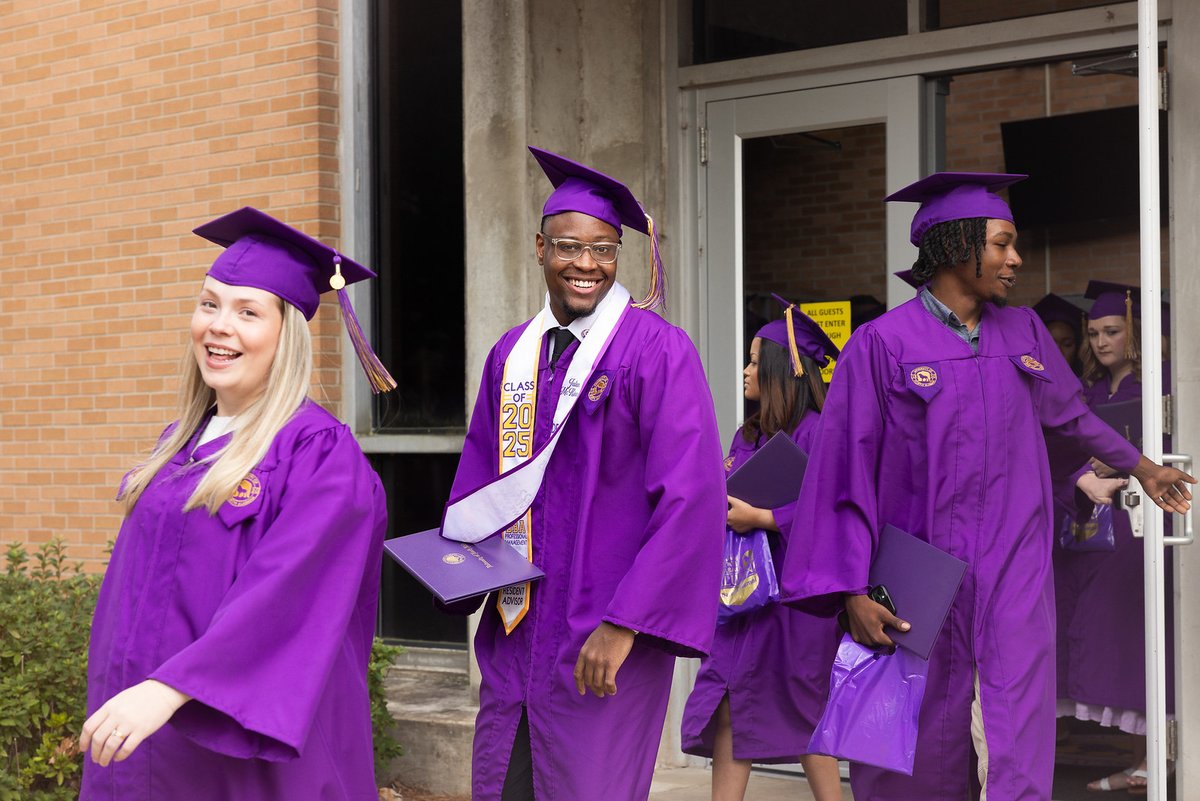 CASEatUNA's tweet image. Graduation is ONE MONTH away! 🎓 Let’s celebrate your journey. #CASEatUNA grads, what’s your next step?#myUNA #CountdowntoCommencement