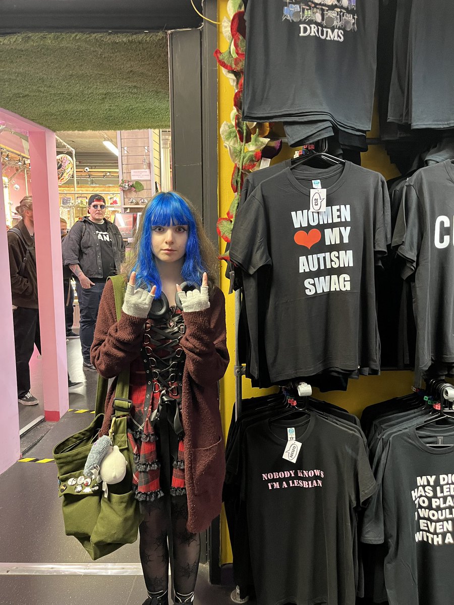 Avery Mixer 🫶 // Blown Rose 💨🌹 tweet media