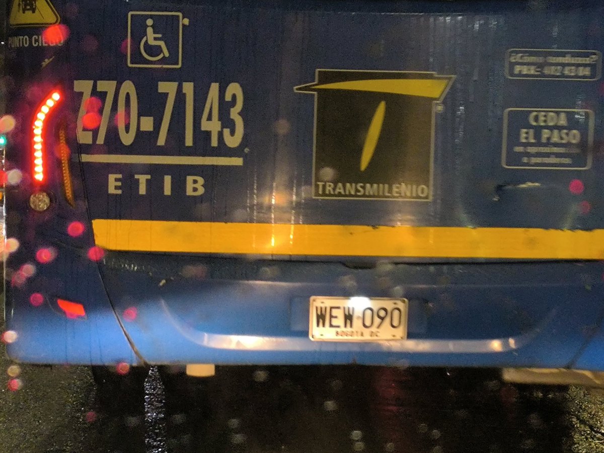 rahp001's tweet photo. @TransMilenio @sitpbogota @sitpbogotadc @SectorMovilidad quiero reportar al conductor de este vehículo del sitp que en la avenida Ciudad de Cali sentido Sur Norte, realizó maniobras peligrosas y exceso de velocidad poniendo en riesgo seguridad de los actores viales en esta ruta https://t.co/FavZvenssQ