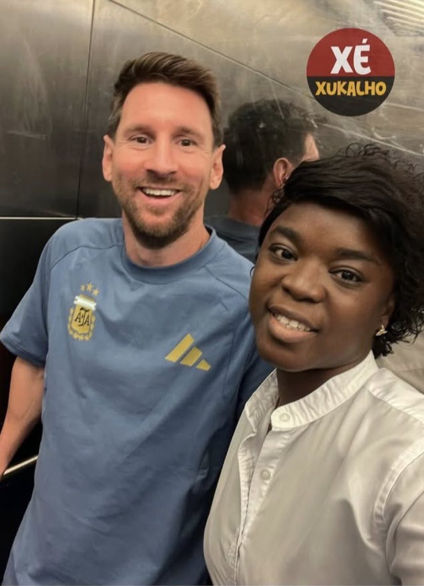 Mutuari5966's tweet photo. Face of a happy man 
#messi #football https://t.co/0oe6OHhf5B