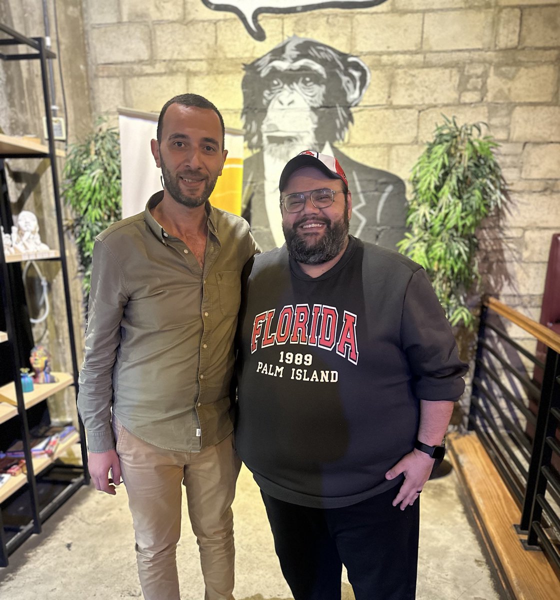 elnagar83's tweet image. من الحاجات الجميلة النهاردة برده اني قابلت الراجل العسل ده @MH_Rashed الحوار كان كبير فعلا 😄😍
وياريت ياعم أحمد @ahmed_nagar25 تشوفلك حل في موضوع التشابه ده 😄 كل ما أسلم على واحد يقولى انت الي حاطط صورة بيبو !!؟😅