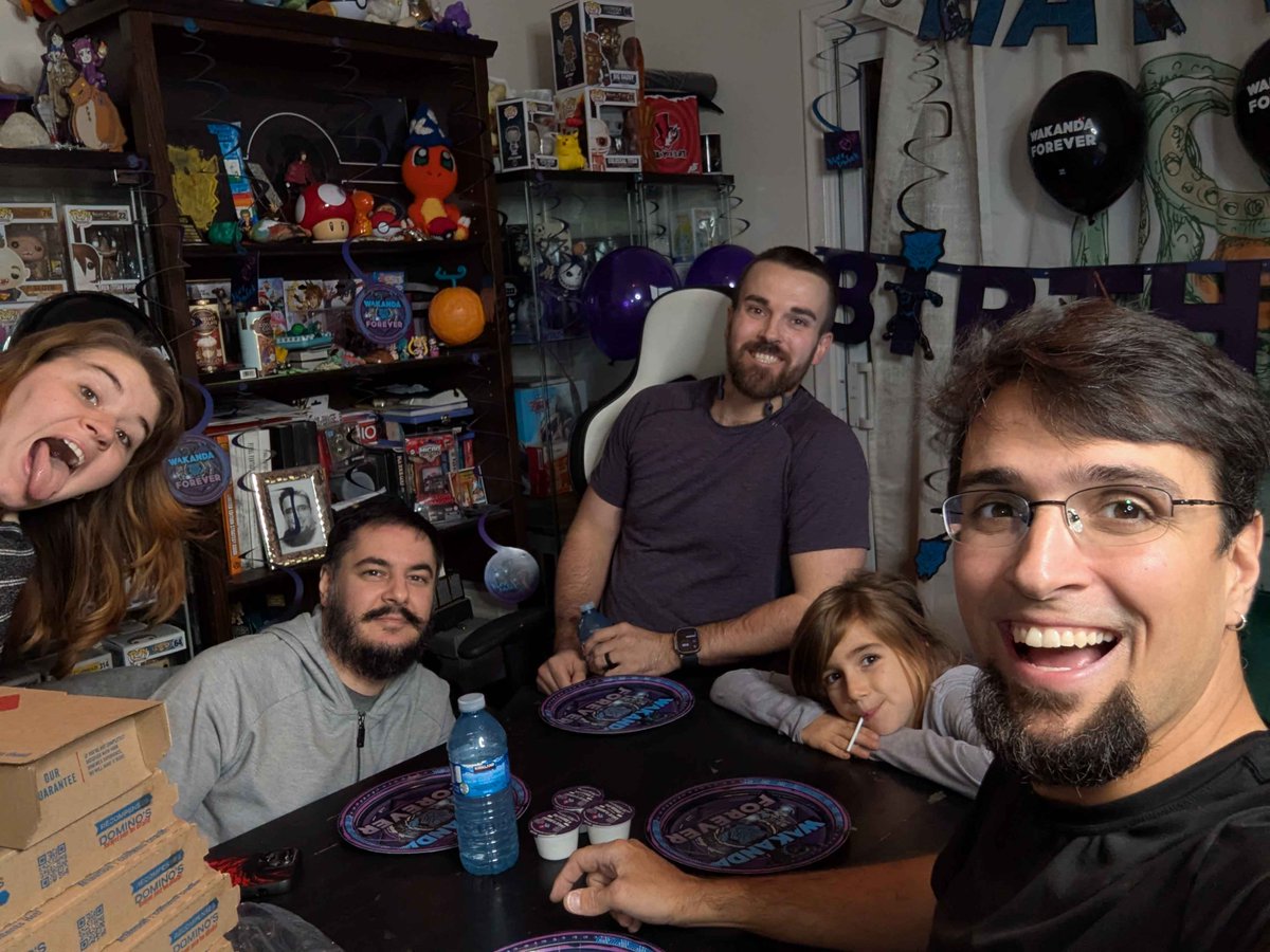 BIRTHDAY STREAM TONIGHT! Just eating up then we'll go live with a night full of good times. twitch.tv/smellyoctopus

#twitch #birthday