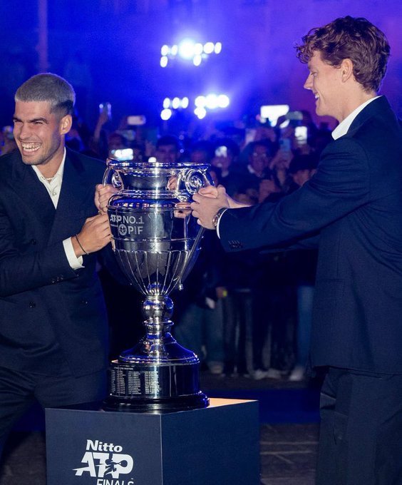 JSinnerFR2's tweet image. Cela fait plus de 2 mois que je pense à ce match jour et nuit. Je ne dors plus que 2 heures par nuit depuis la finale de l'US mais enfin c'est le moment. Jannik a fait appel à mes savants experts pour progresser dans cette confrontation. Le monde va savoir. L'US a créé un monstre