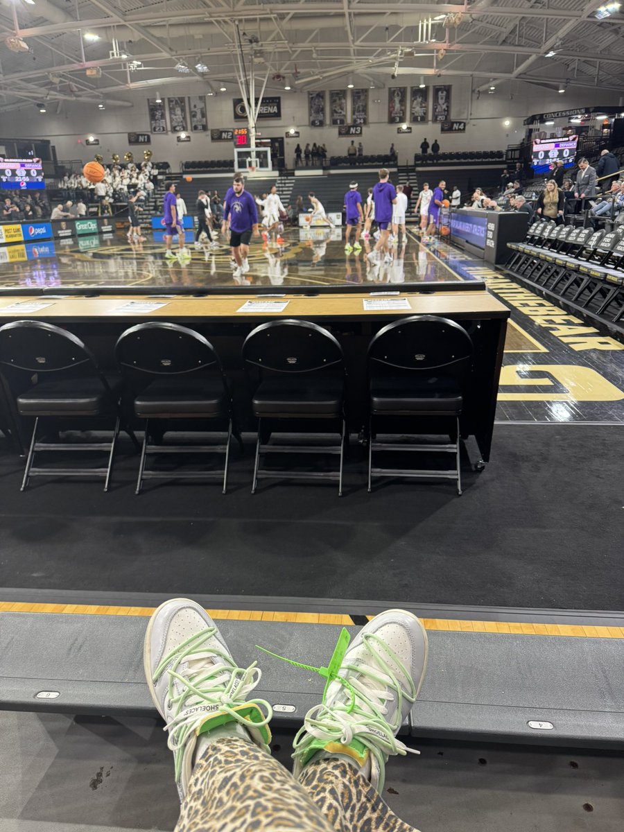 Miamcgregor33's tweet photo. 🏀 COURTSIDE > POOLSIDE 🏊♂️
OU vs Defiance
#Orena #GoGrizz https://t.co/FPqBO2al1f