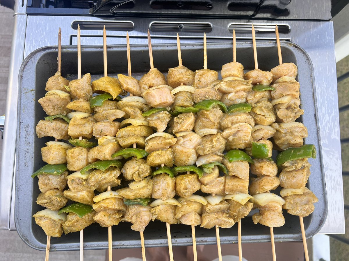 npulipati's tweet photo. When weather shows off… The grill has to answer…🧡

Skewers loaded, spices locked in, and that golden char hitting just right. Pleasant evenings + sizzling kebabs = pure happiness.  ✨

#Grill #WeekendVibes #FoodieLife #BackyardCooking #GoodWeatherGoodMood https://t.co/7Z7foEdMul