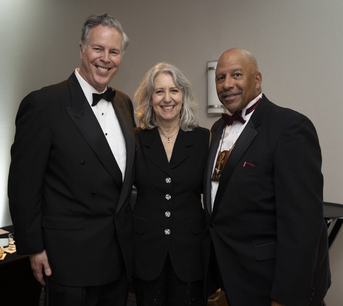 CSUDHPrezParham's tweet image. Last night’s gala celebrated the achievements of our students, and I was deeply honored to be recognized for my service as president. We also paid tribute to distinguished leaders and were grateful to share the night with our community partners and students, who make CSUDH thrive