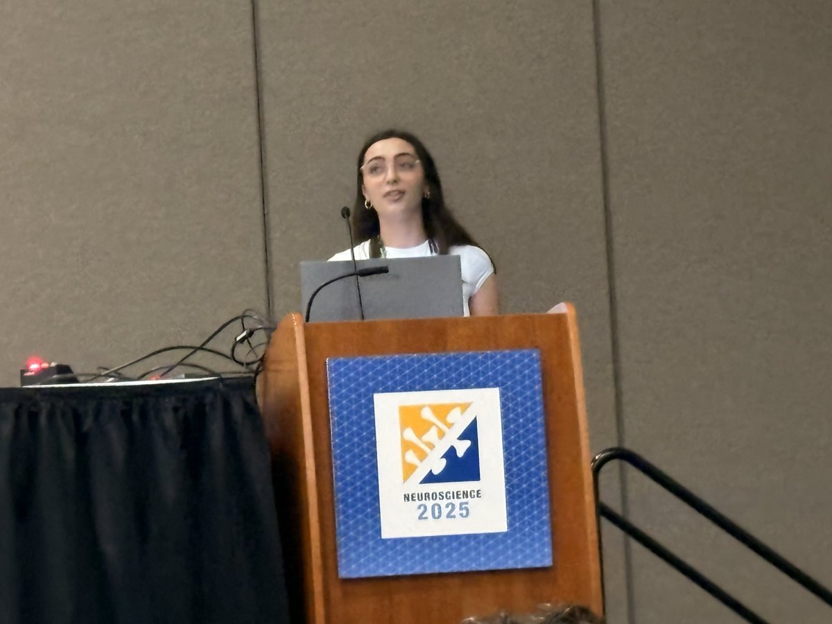 behrenstimb's tweet image. First ever public presentation of single cell evidence for non-spatial grid cells by Elena Gutierrez, Seb Veselic from Steve Kennerley lab.  Steve an I have been dreaming of this moment for nearly 10 years.  #sfn25