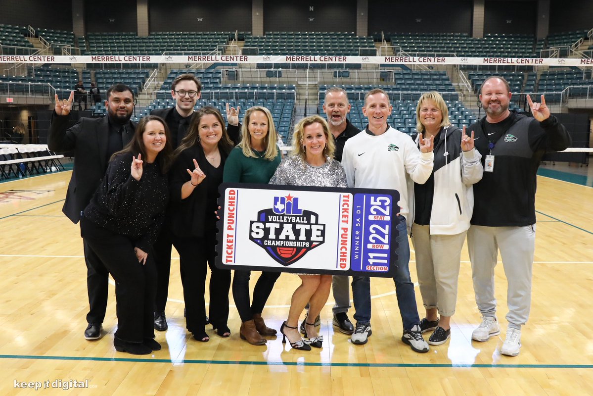 cphsvb2018's tweet image. This is our Timberwolf Community &amp;amp; Family! Let’s GO 💚🐺#CPProud #TheStandard #ForthepackWiththepack