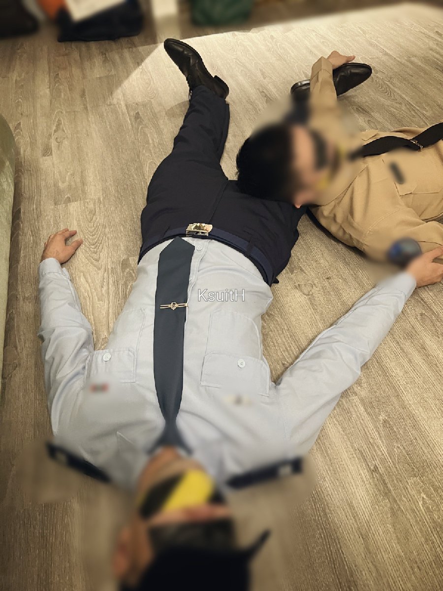 KHsuit tweet media