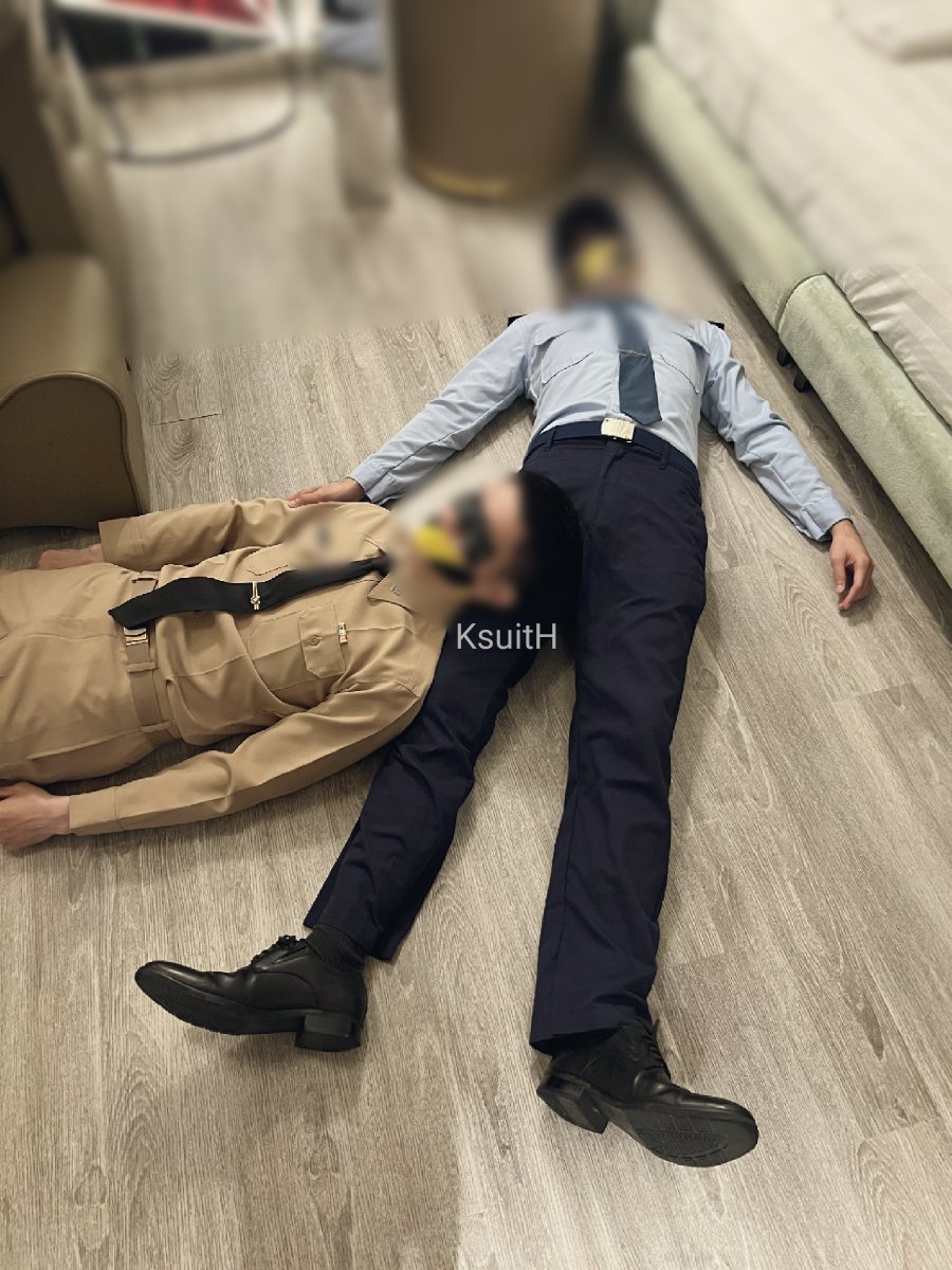 KHsuit tweet media