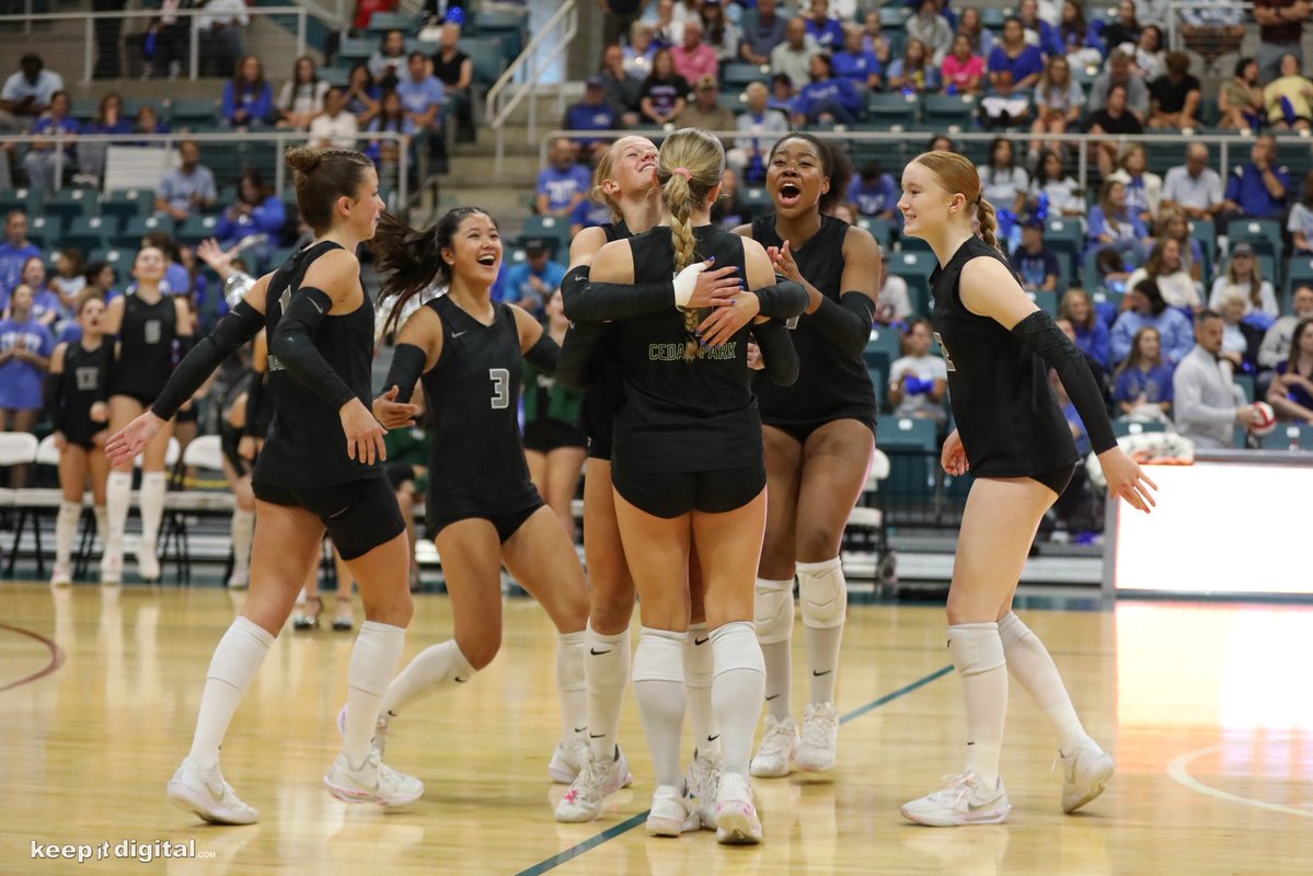 cphsvb2018's tweet image. Action Shots from punching our ticket today to head to state! Ready to get back to work. Let’s GO 💚🐺#CPProud #TheStandard #ForthepackWiththepack