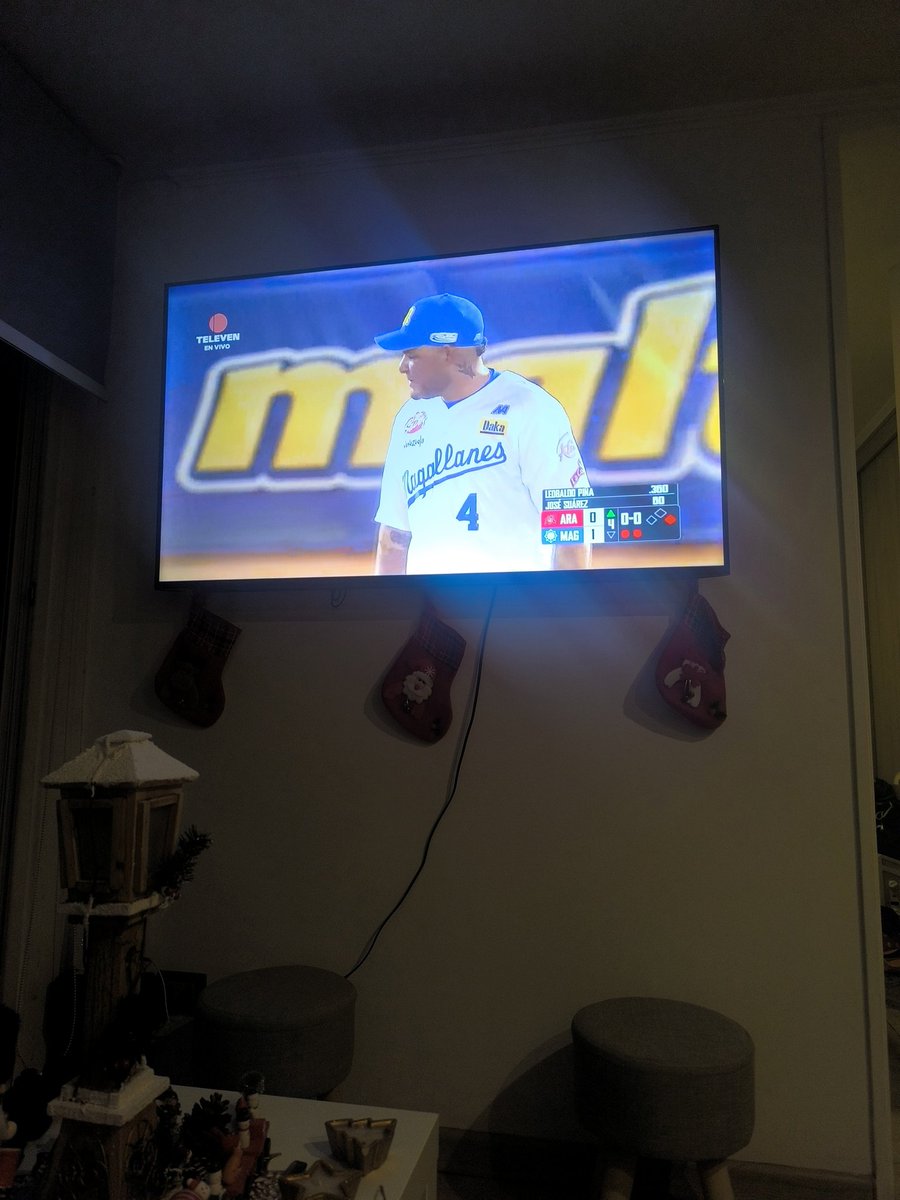 Clap3005's tweet photo. Desde Santiago de Chile apoyando a los navegantes del Magallanes, saludos mi pana @DiogenesNazar @Canal_Televen @Magallanes_bbc #televen #beisbolporteleven #venezuela #Magallanes #televenenvivo https://t.co/CykJy6rIq5