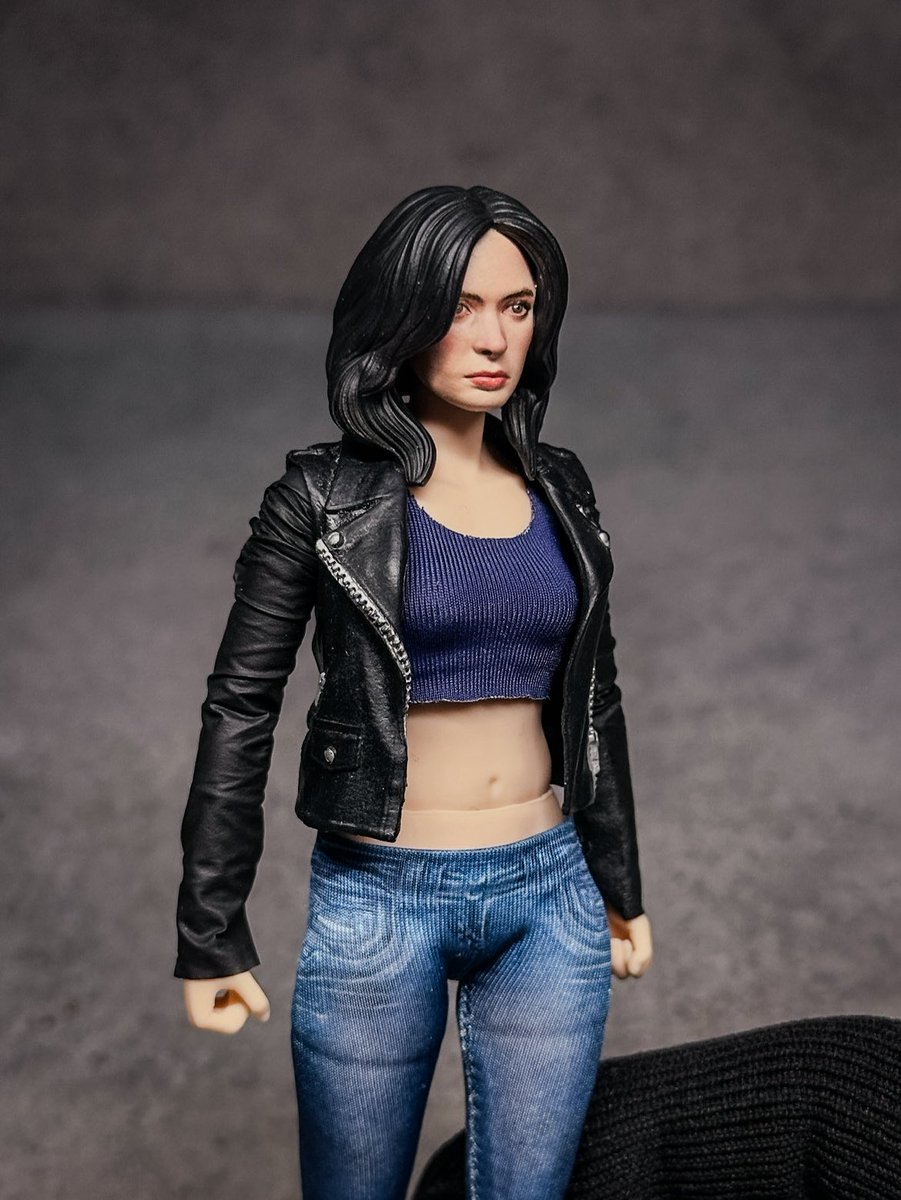 ジェシカジョーンズ風
カスタムヘッドペイント

造形を見た段階でこれは難しそうだ…
と思いつつ挑みましたが、力及ばず😭
別バースのジェシカさんということでお願いいたします