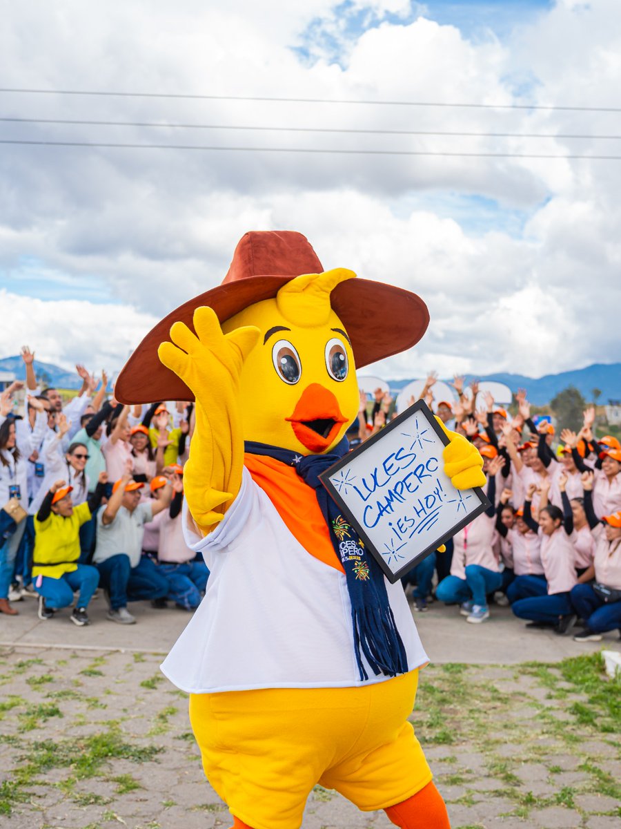 Manita arriba 🤚todos los Campero Lovers de Xela que quieren que sus deseos de fin de año se cumplan hoy en las #LucesCampero. 🐥💙✨