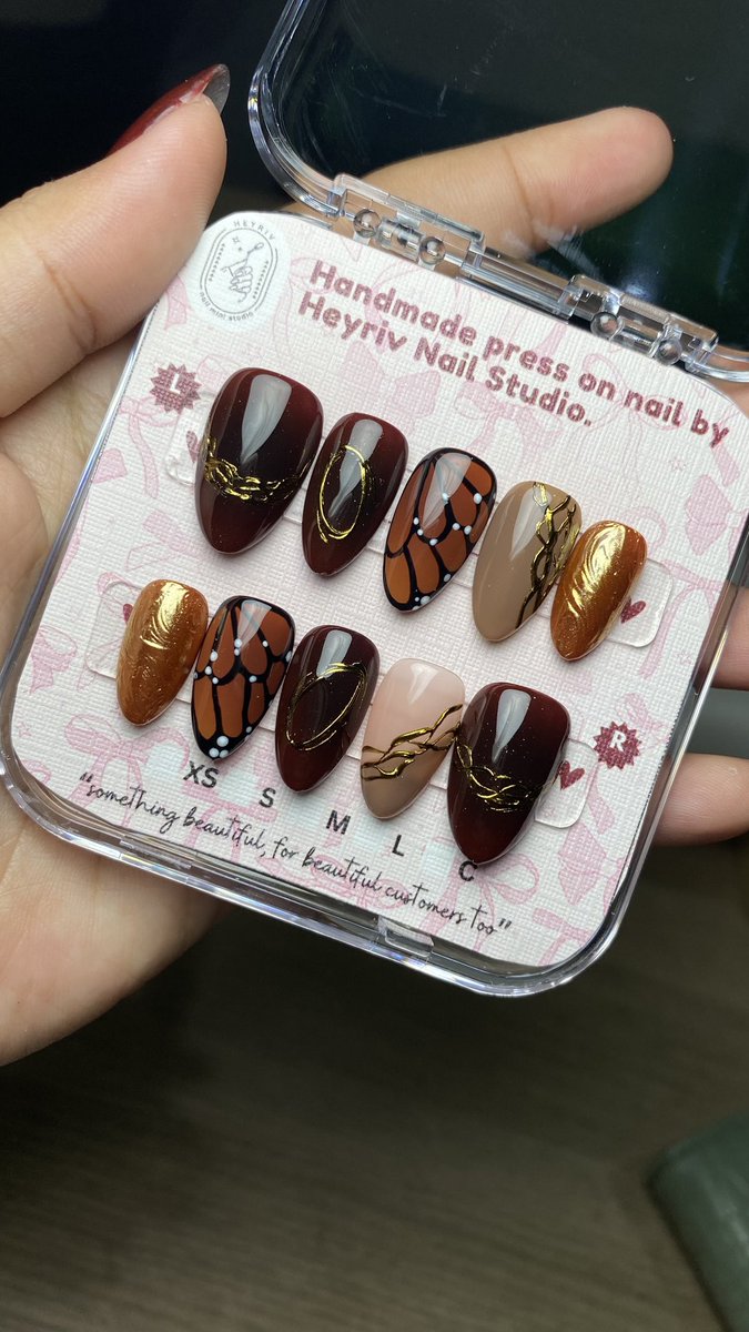 <a href="/fuyunghaino/">jiya</a> KAKK IKUTAN PROMO YA!!
guys aku jual press on nails premium 
start 60k bisa lewat oren/tiktok shop 🫠🫠 dah include box acrilic dan nailkit.
kaloan bisa cek mediaku 🩷 
tanya2 harga dm aja yaaww 😘
