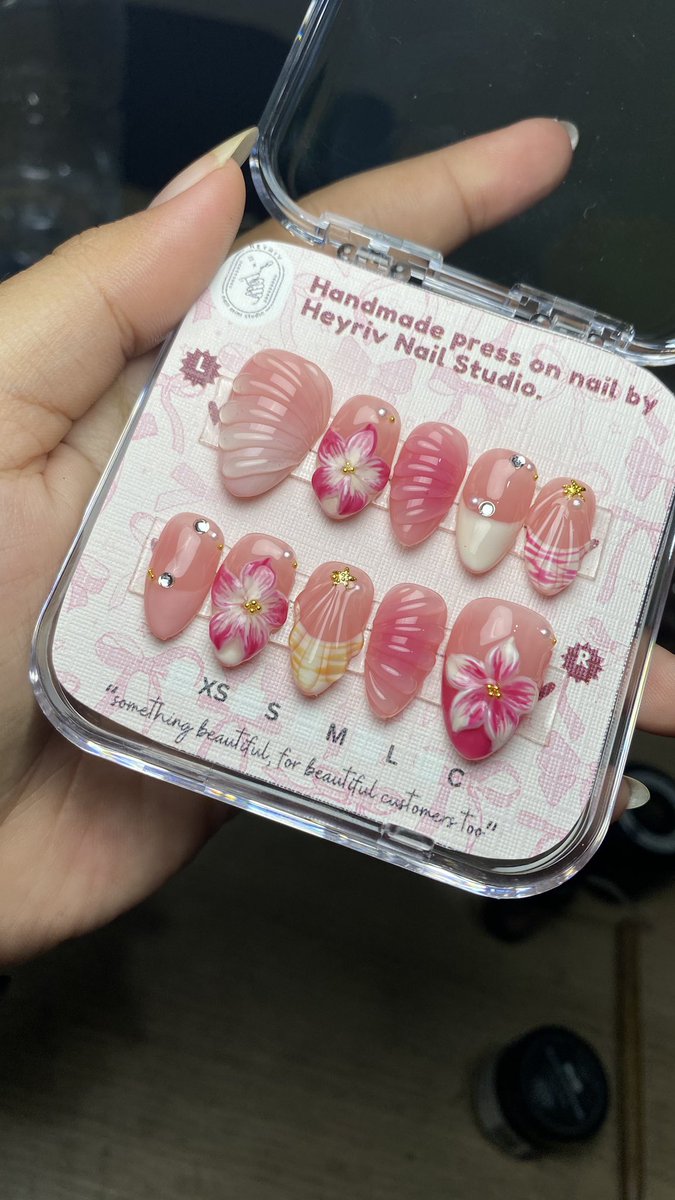 Riva 🐈 - Press on Nails Heyriv 💅🏻 tweet media