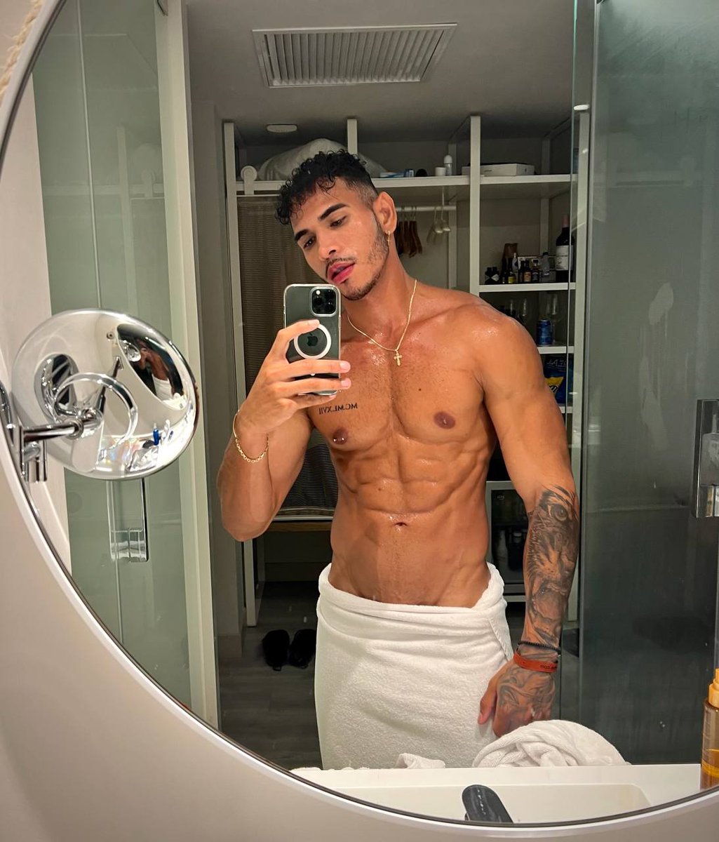 BrunnoJeans's tweet image. Shower buddies anyone?