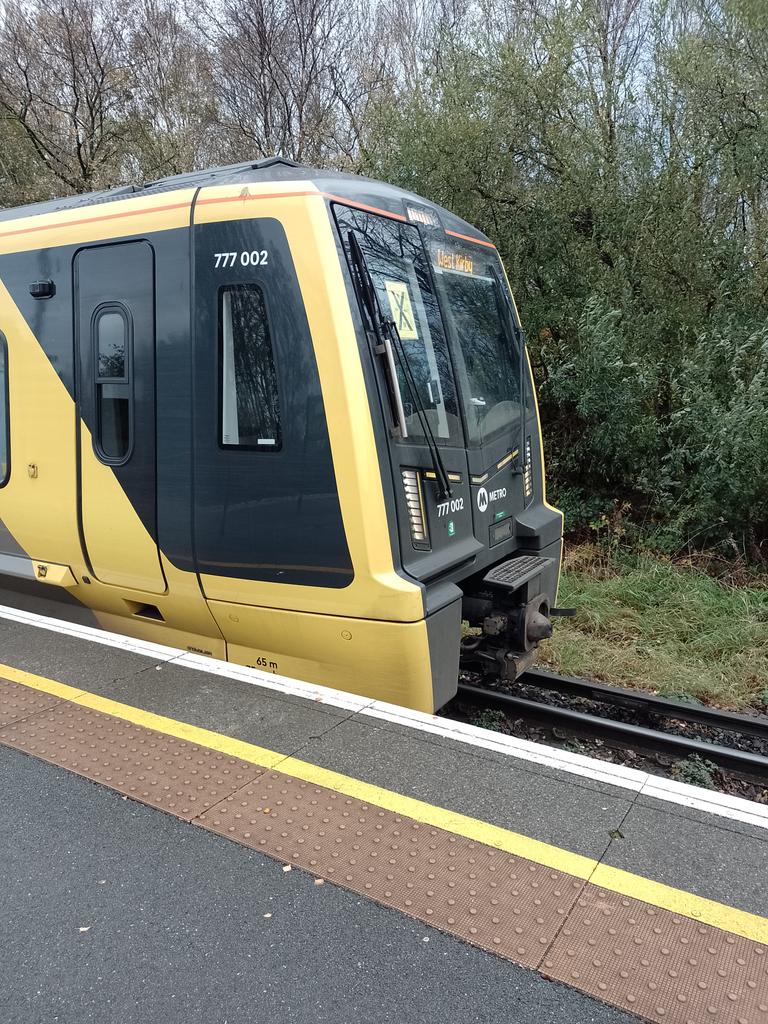 LachlanMain's tweet photo. BIDSTON 2025.
Just arrived at the station's island platform, Merseyrail's 777002 with a West Kirby service.
#Bidston #WestKirby #merseyrail #class777 #Wirral https://t.co/2637XEcHCT