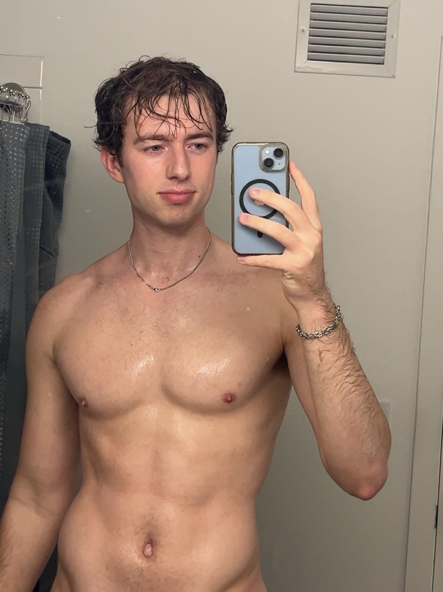 JDabknee's tweet image. need to clean my mirror 😦