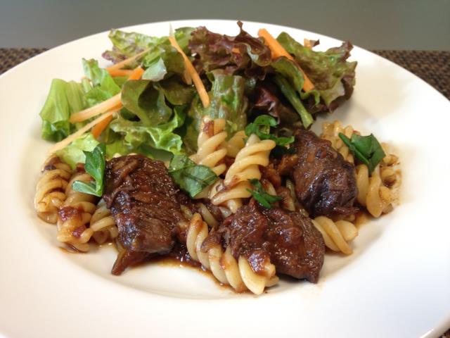 ringomascle's tweet photo. 一晩寝かせた牛すね肉の赤ワイン煮に
フレッシュトマトを加えて
フジッリにからめました

濃厚なソースの中には、トマト、玉ねぎ、セロリ、人参など結構野菜が入っています

#グルメ #ランチ ＃赤ワイン #おうちごはん #夜ごはん #パスタ #牛肉 #料理好きな人と繋がりたい #医食同源 https://t.co/YfMIBVCAtj