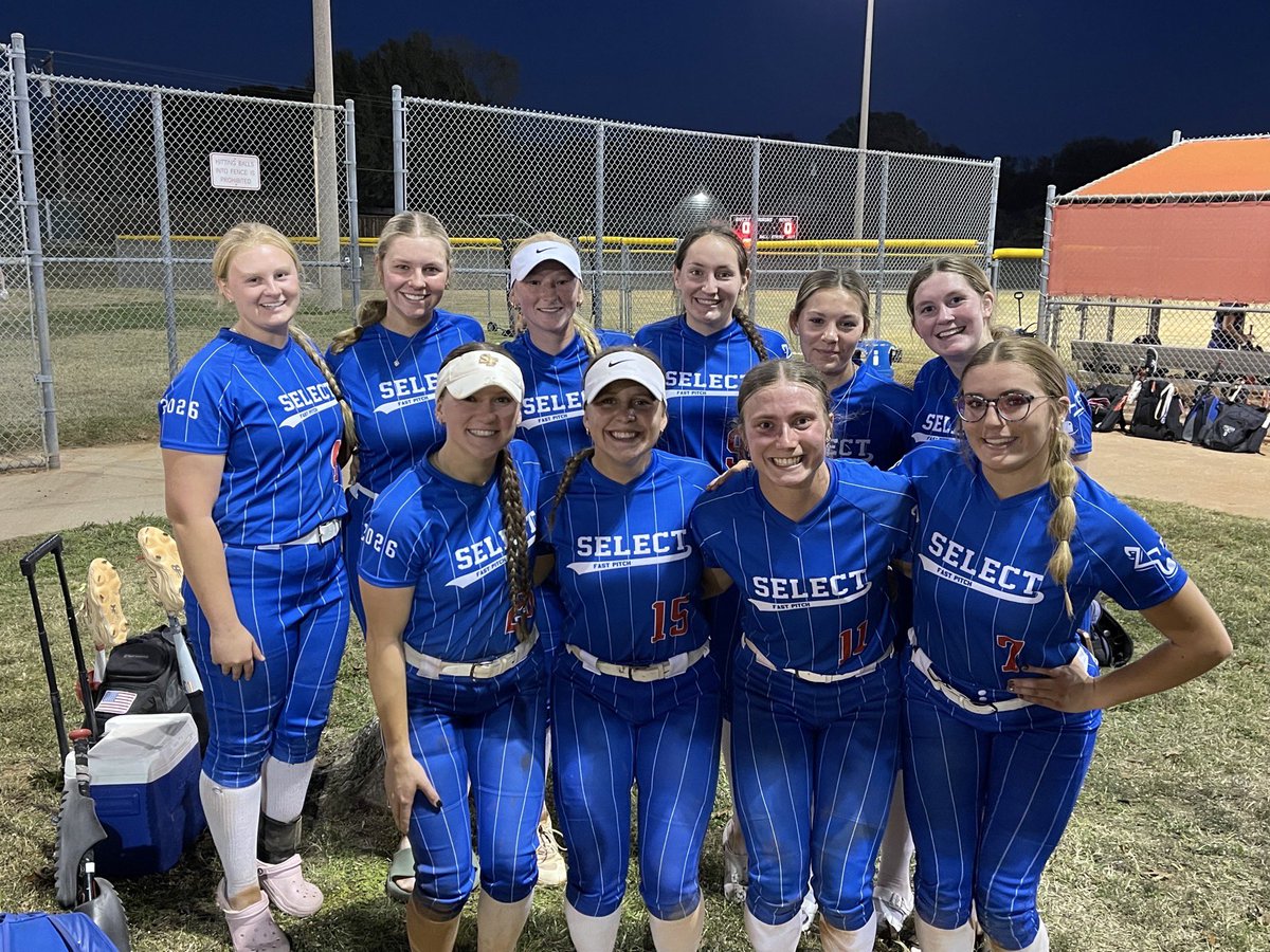 This group is rolling into bracket play 4-0 at the Top Gun Lonestar event, including a huge bottom of the seventh 2 out 3R walk off 💣 from Leia Knutson!
Great team effort all around this weekend!