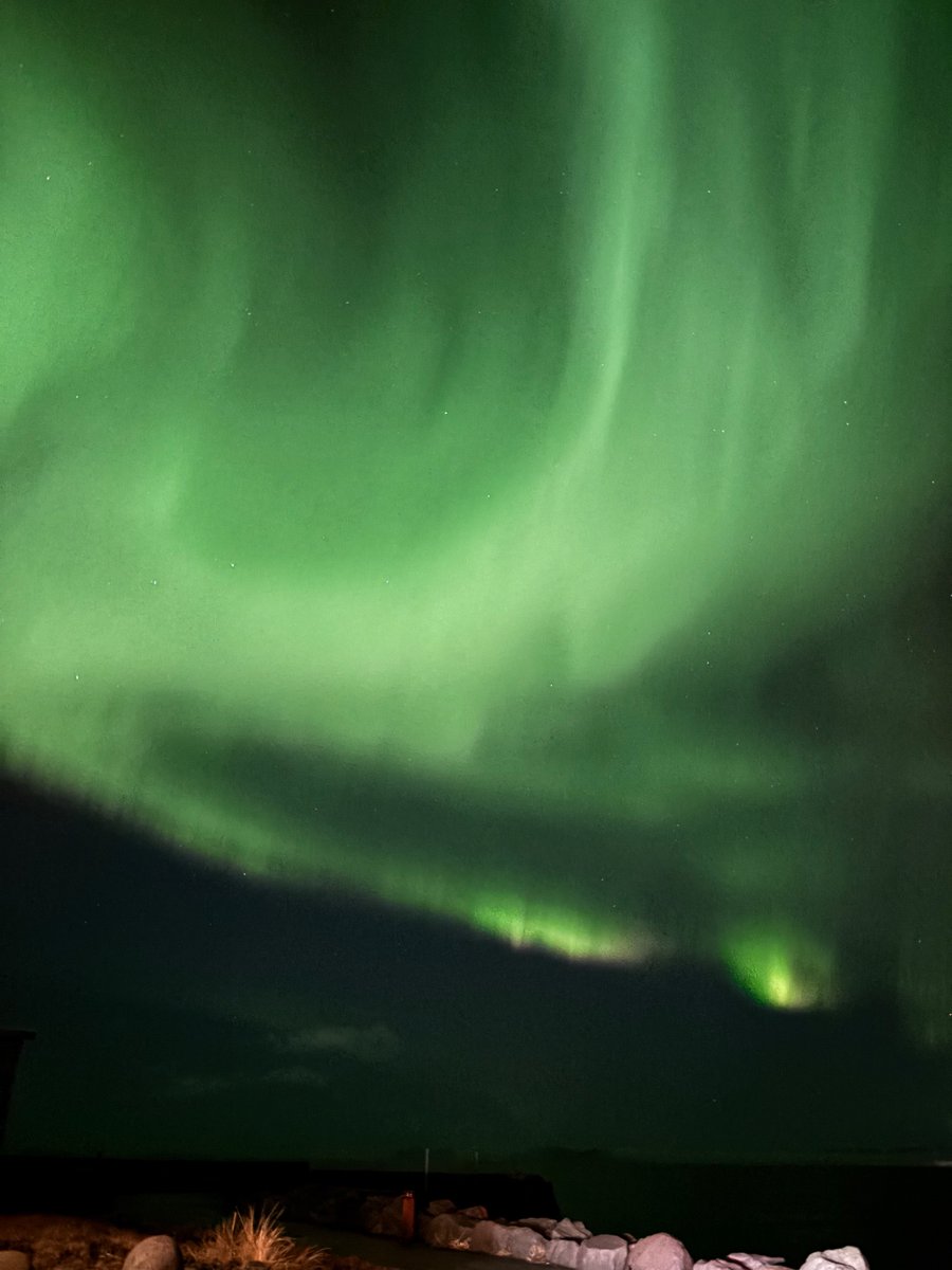 Awesome northern lights in front of my home tonight 🇮🇸💚
Green is the color 🙏
Not bad to get this gift when you arrive back home from USA 🏀
<a href="/icelandatnight/">Iceland at Night</a> 
<a href="/bucketlist/">BucketList®</a>