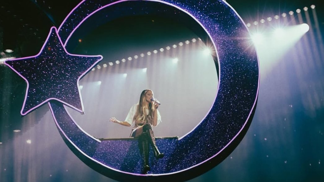 archivtini's tweet image. Violetta, you will always be famous. #FUTTTURA