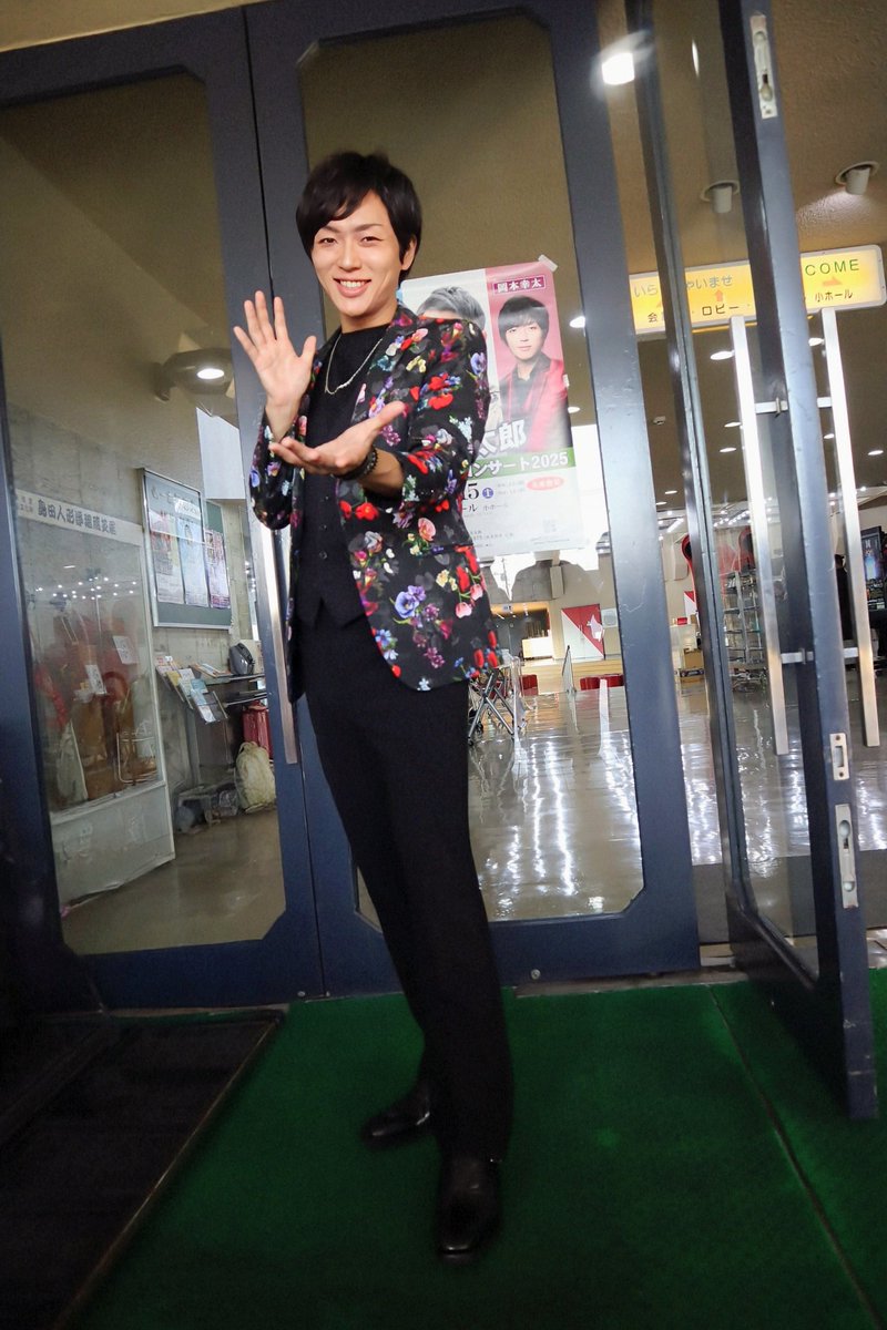 sb7aRk00f5TxbD's tweet photo. 光市民ホールへ向かいながら推し友さんと錦帯橋
幸太コーデとサインを観光客の方に尋ねられアクスタをみせながら嬉しく説明！ググってみます💖との事✌️
帰りは空港まで車で送って頂きすごく助かりました

素敵な夕日に送られて
幸せな推し事でした
ありがたやありがたや✨ https://t.co/AkszwyJIGc