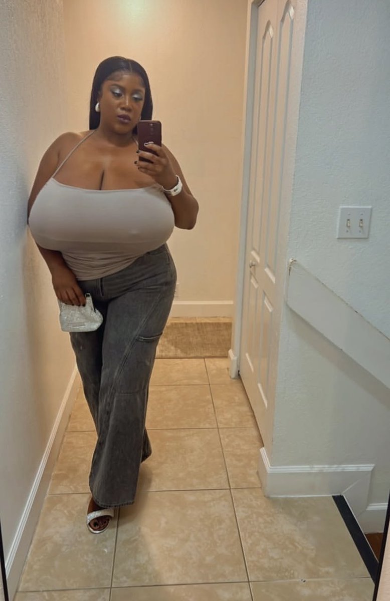 Naomi🖤 (Not Real) tweet media