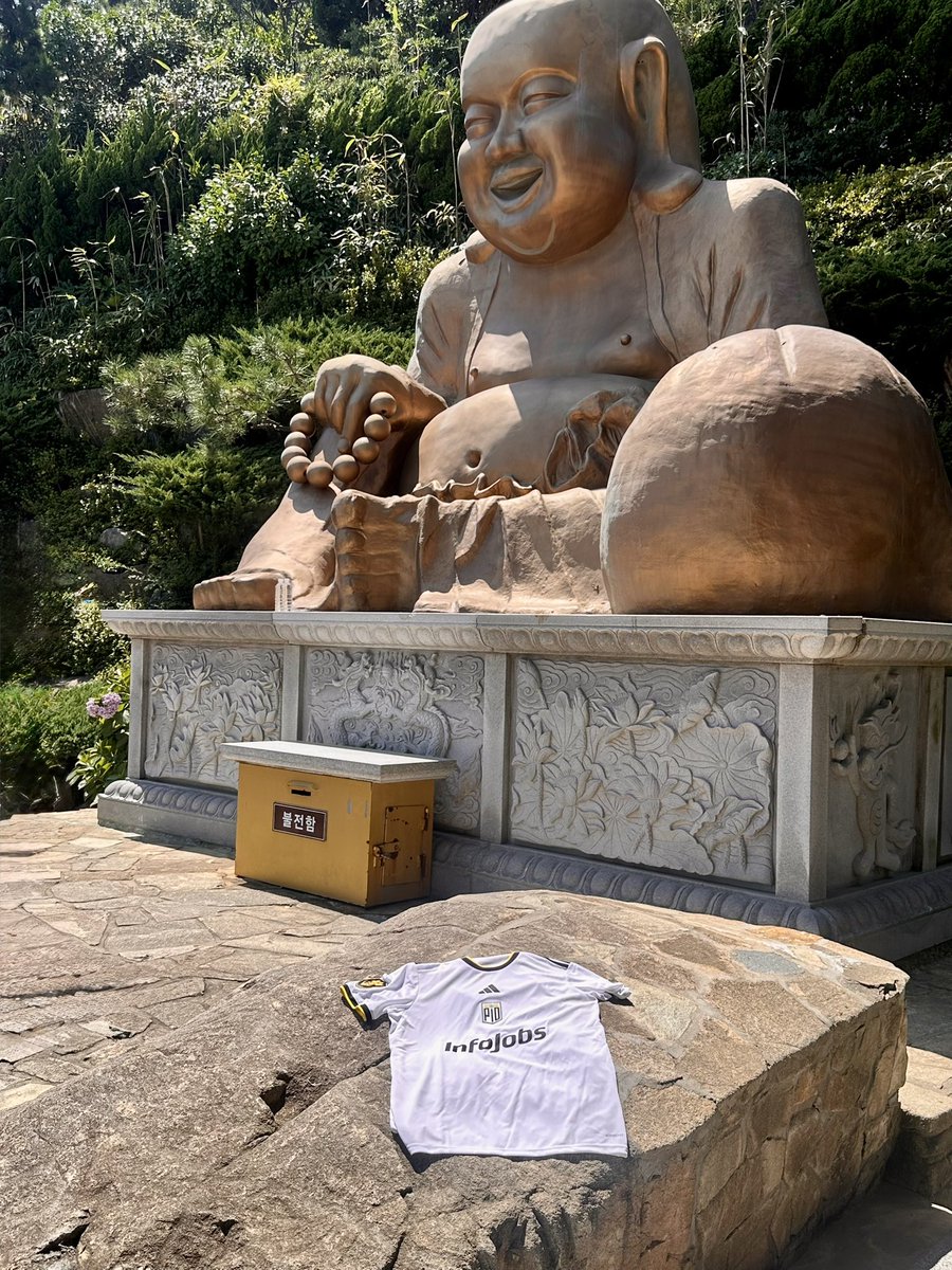 Si ambos Pio ganan regalo $250 dólares  alguno de la comunidad que deje su like ❤️ 
Y RT 

Pd: ando en corea y vine a pedirle a Buddha por Pio