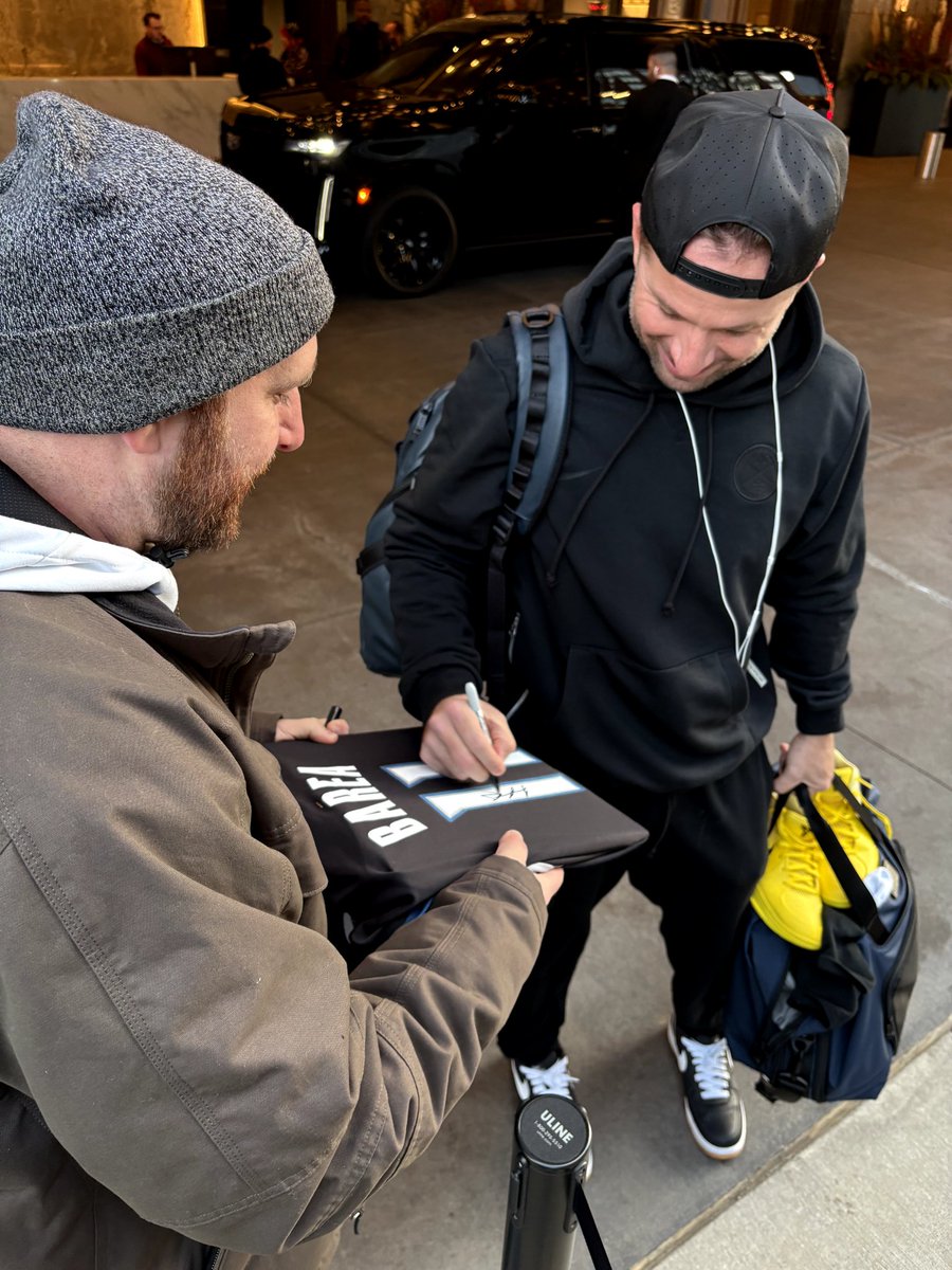 Garten_Dan's tweet image. I got my JJ Barea ( @jjbareapr ) jersey signed before the game tonight! Thank you, coach Barea!

It is hard to see, but he had a smile at the sight of his name and came right over.
Once a wolf, always a wolf. Much love, sir. 🐺❤️

@Timberwolves #timberwolves #WolvesBack