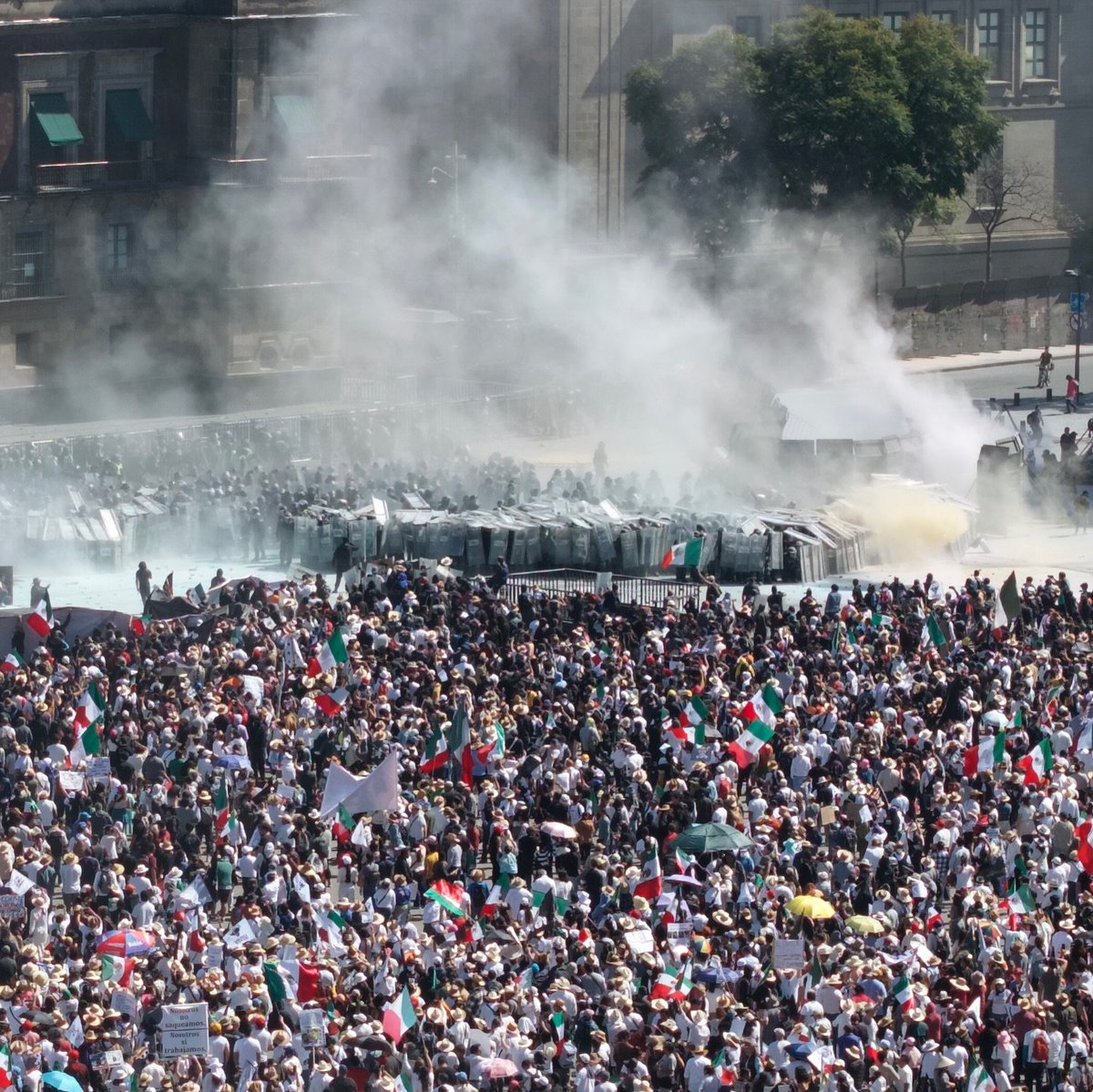 La manifestación vista desde los miradores de los edificios de joyerías.