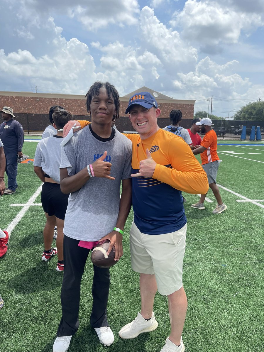 Happy birthday Coach! <a href="/CoachSWUTEP/">Scotty Walden</a> <a href="/UTEPFB/">UTEP Football</a> #PicksUp #gominer