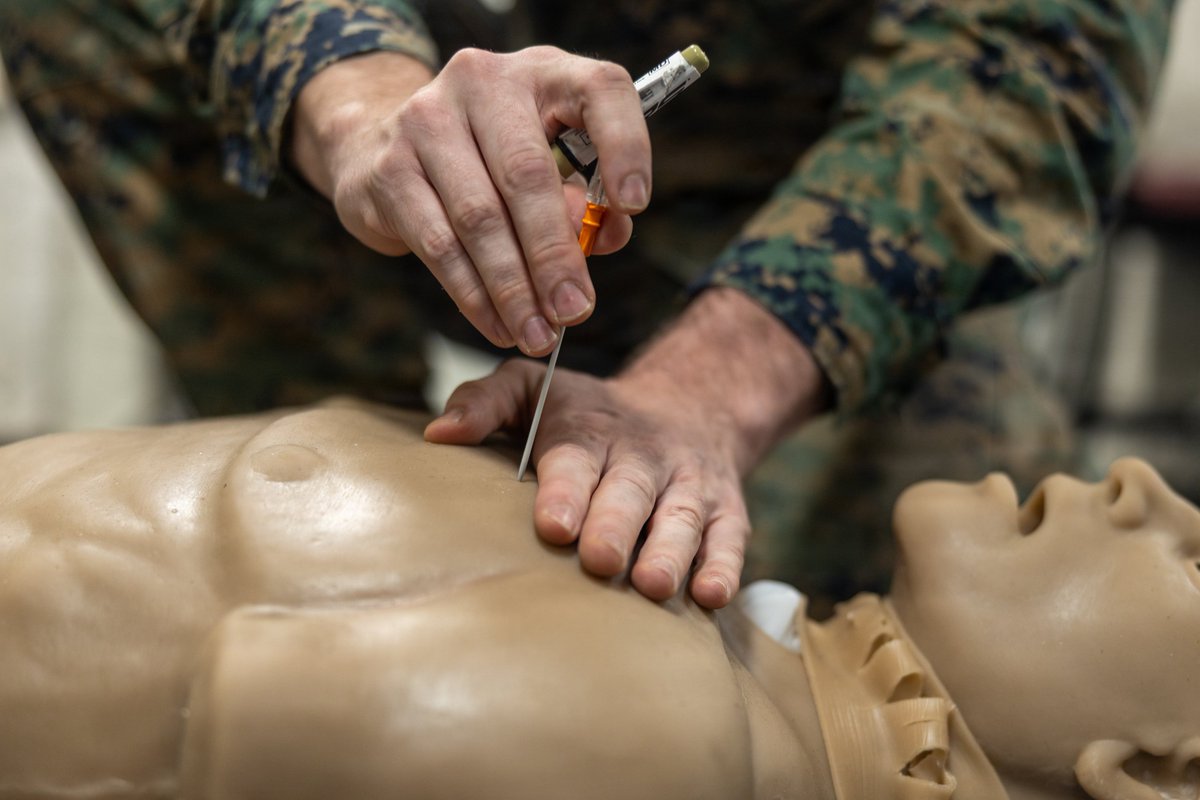 22nd_MEU's tweet image. 📍Caribbean Sea

#marines with Combat Logistics Battalion 26, 22nd Marine Expeditionary Unit (Special Operations Capable), conduct tactical combat casualty care training aboard the USS San Antonio, on Oct. 19, 2025.

@USMC 📸

@Southcom @DeptofWar