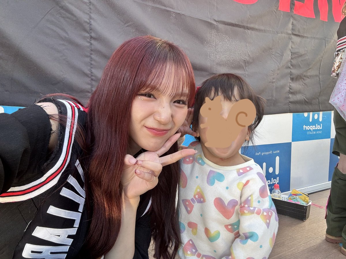 nanampool's tweet photo. 特典会で、しっかり推し活な娘。
カラキャンの時にうちわ見つけてくれて、ファンサしてくれてたのは私の勘違いじゃなかった事実を知って心臓バクバク、ポーズ何にするか記憶飛んで感情忙しかった〜
またうちわ作ってね！って言われたから、
可愛いの考えなきゃ♡
#市川優月 #小島はな #鈴木萌花 #愛来 https://t.co/13HGVTjUOc