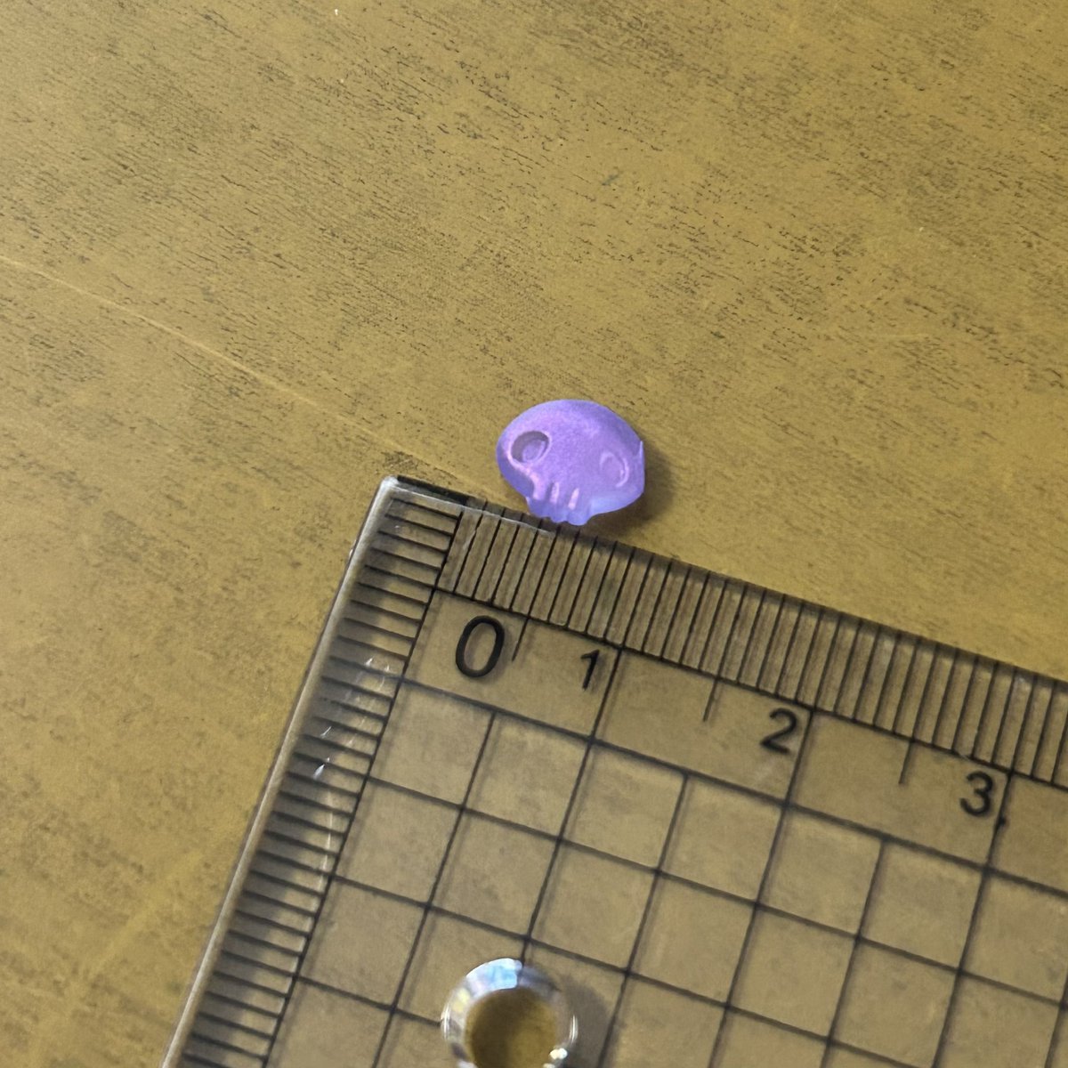 superg0dzilla's tweet image. 掃除してたら小さい謎の部品が出てきた🥺
絶対クロミの付属品なんだけどなんなんこれ・・Googleで画像検索するとベトベトンの指人形出てきてワロタっす🫟
#クロミ