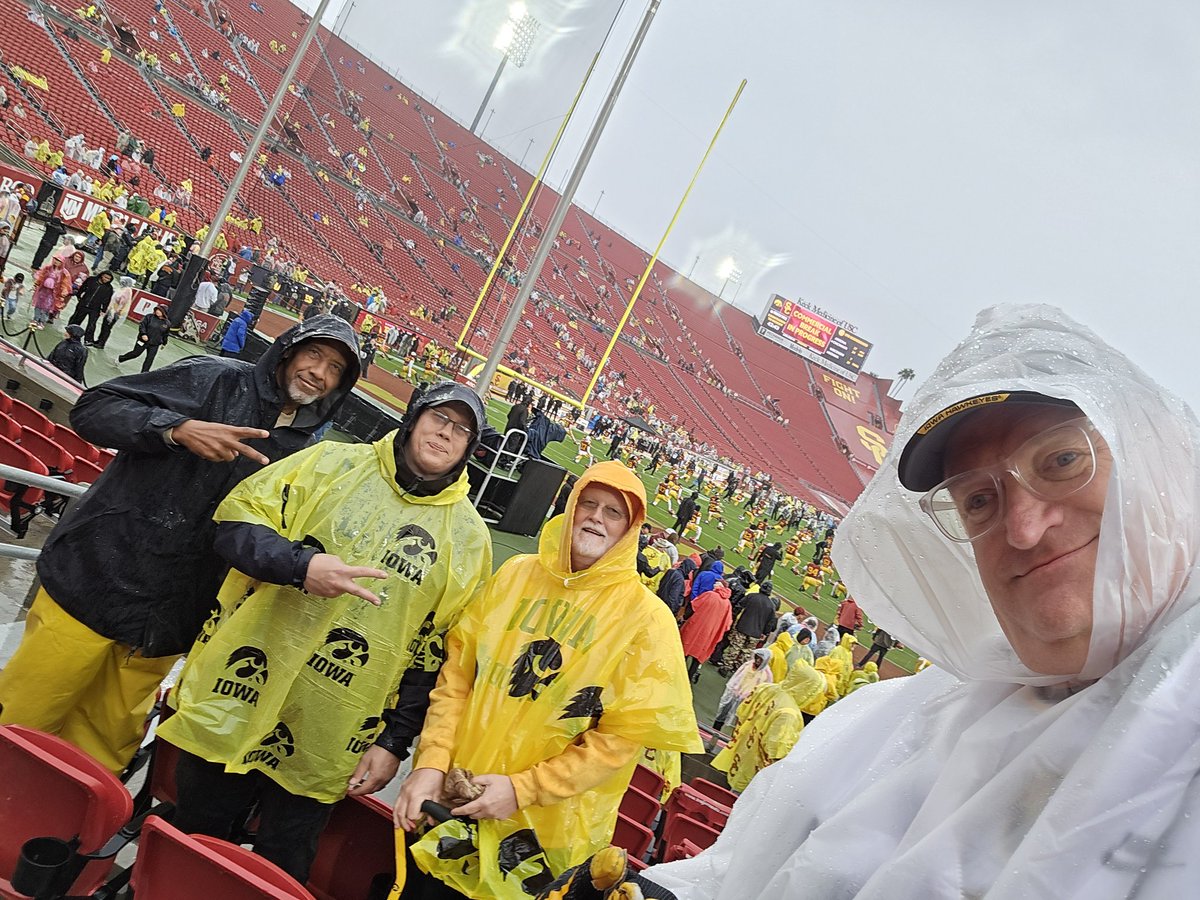 Hawkeye Elvis tweet media